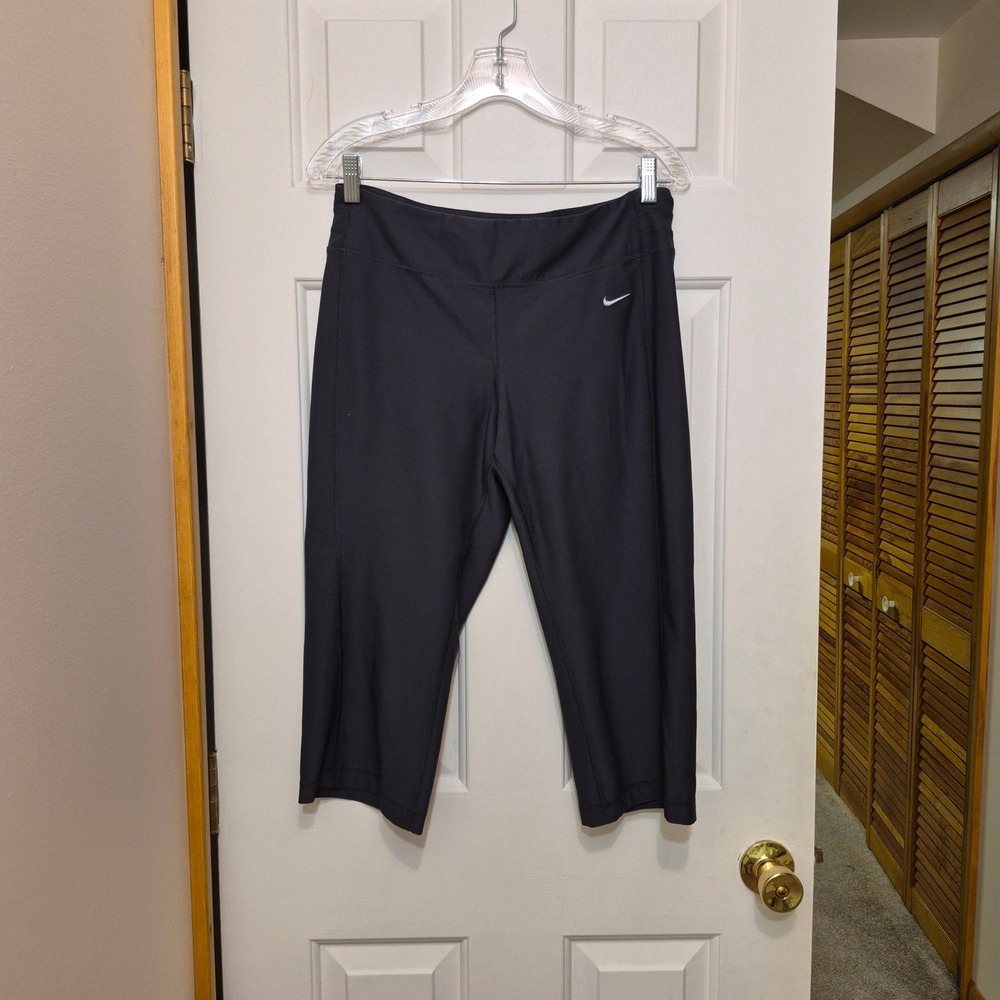 Nike Dri-FIT Womens Black Capri Leggings Size Medium Cropped Athletic Tights